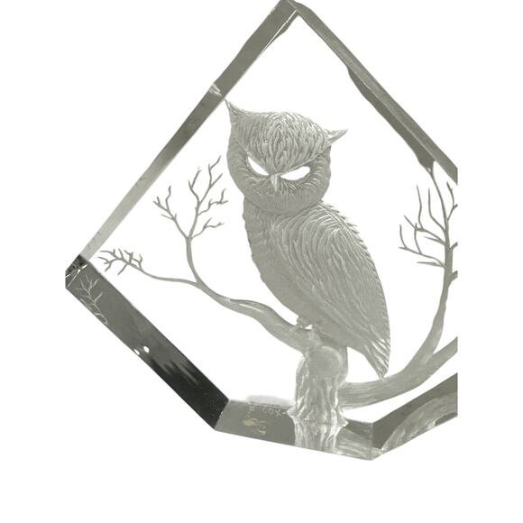 Vintage M. COX Reverse Carved Owl Lucite Cube Sculpture Paperweight Signed - Picture 2 of 11